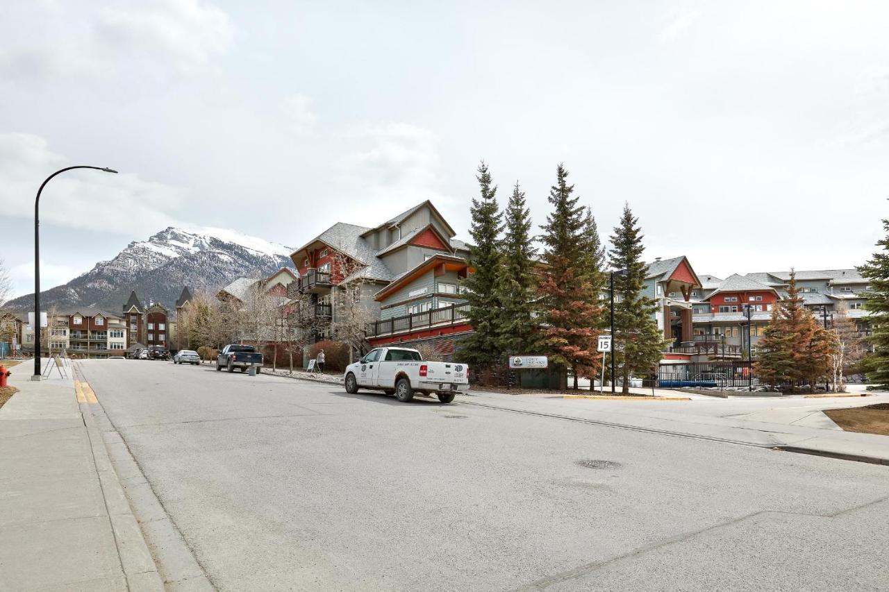 Newly Renovated Grizzly Lodge, Spacious 3Br 2Ba With Open Pool, Hot Tub Canmore Exterior foto